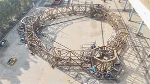 Montage d'essai de la structure métallique pour un projet d'usine de dessalement d'eau de mer