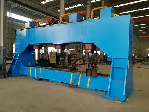 Presse hydraulique 900 T