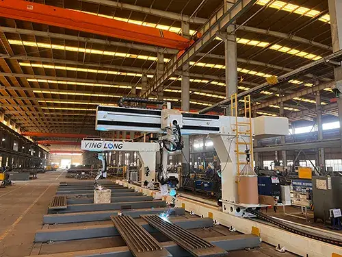 Poste de soudage à portique cantilever 8 axes