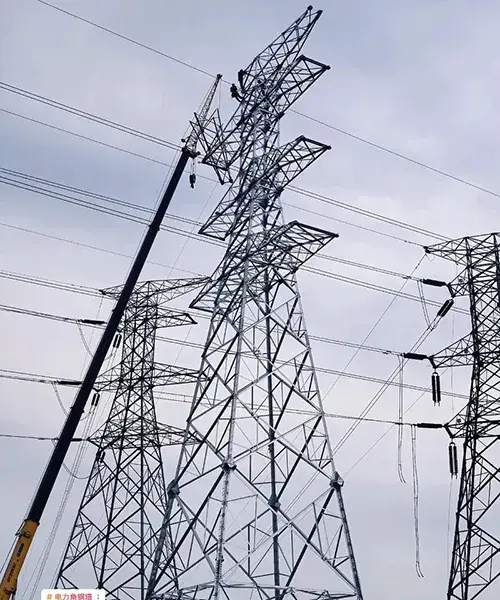 Tour de Transport d'Énergie à Cornières